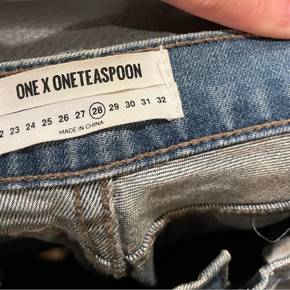 One Teaspoon Awesome Baggies light wash jeans, size 28. Never worn - Picture 2 of 5